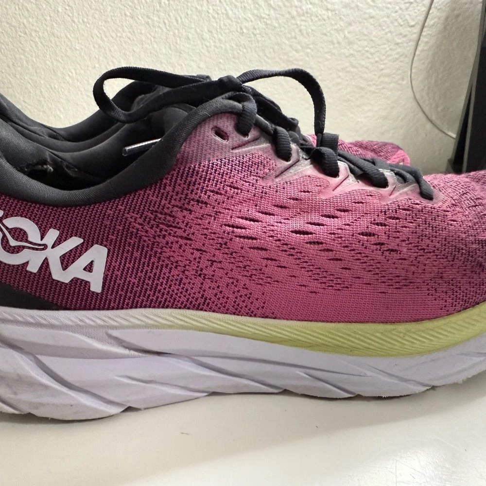 Hoka women size 10  Clifton 8 Women's Pink and Black Athletic Shoes - Picture 3 of 8